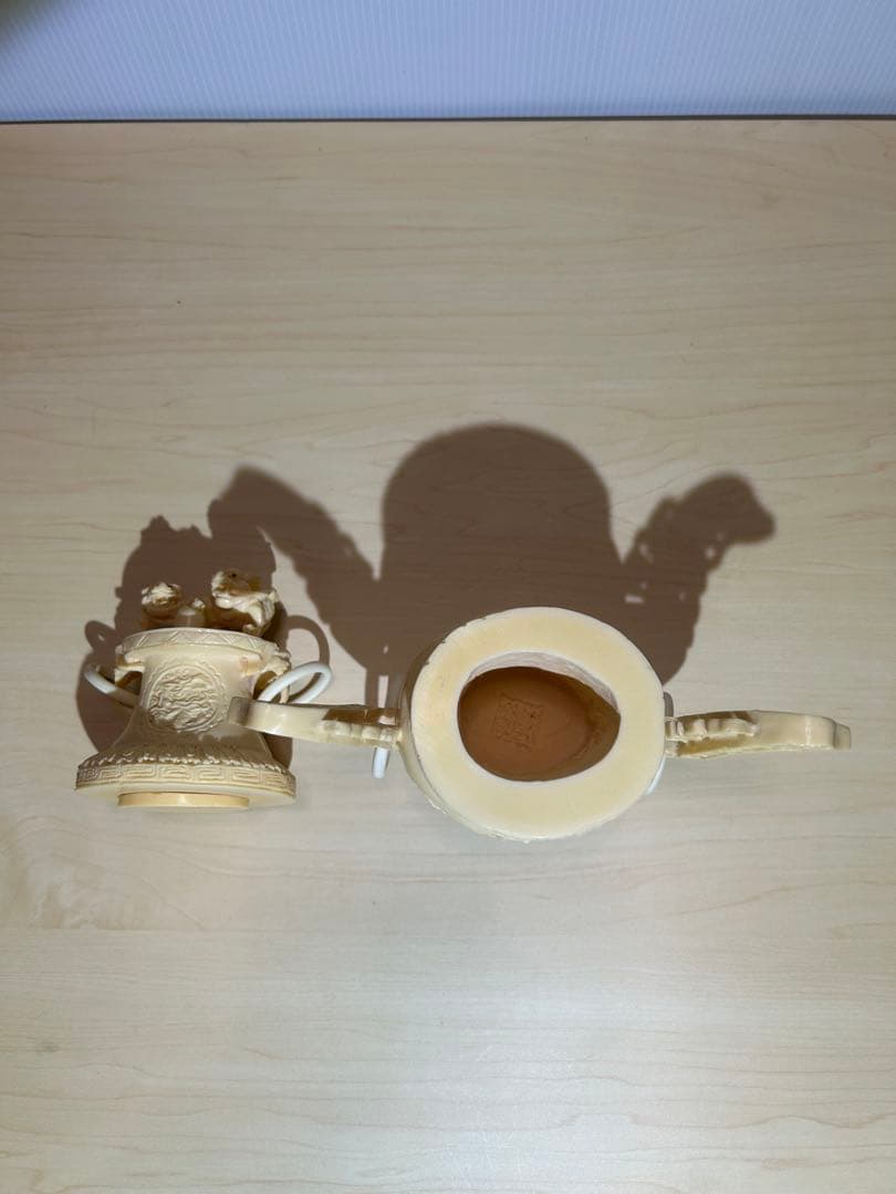 ヴィンテージの装飾彫刻樹脂香炉