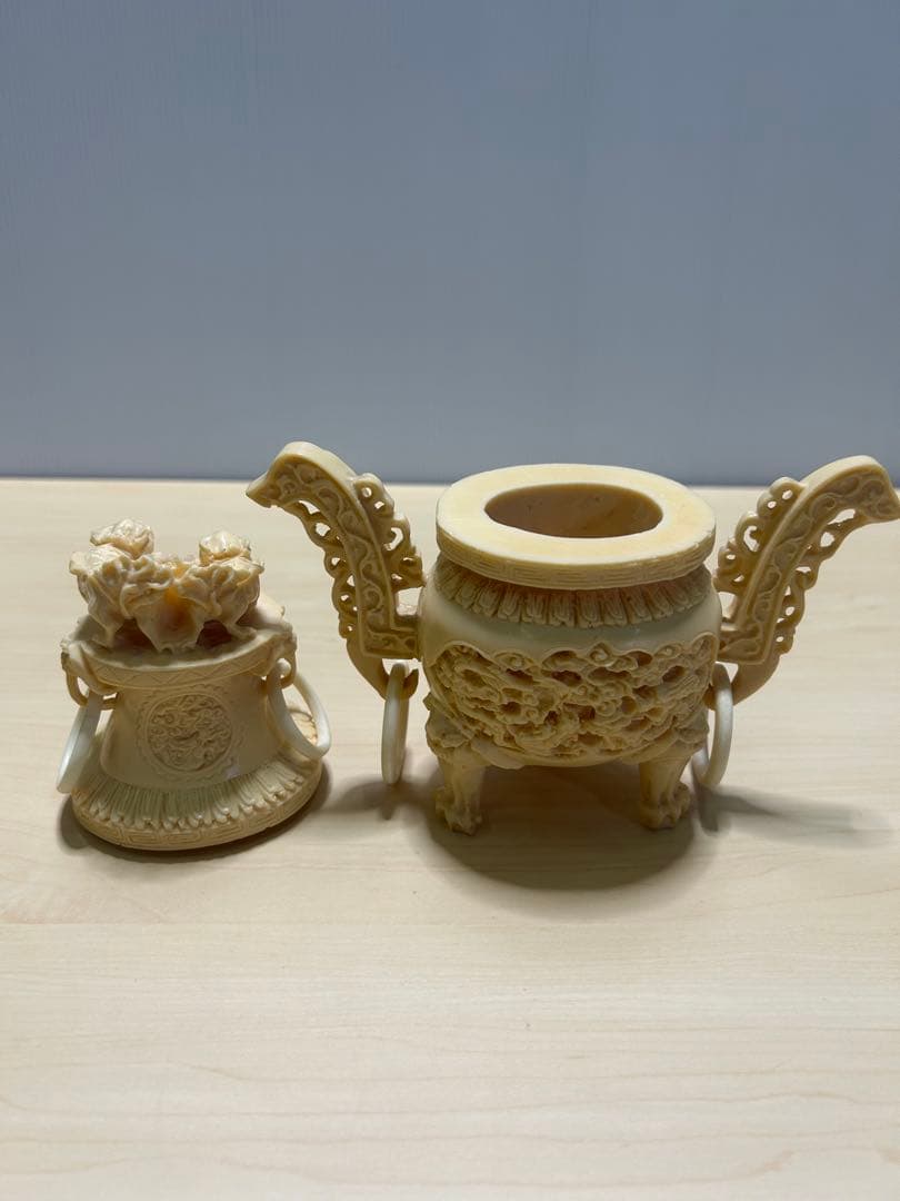 ヴィンテージの装飾彫刻樹脂香炉