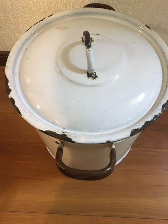 英国アンティーク　フラワー缶　ホウロウ　ブラウンロゴ