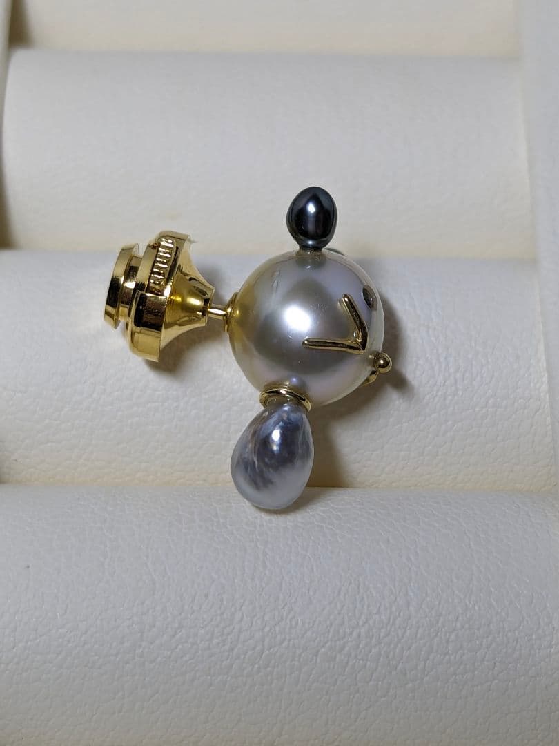 AC41 K18　芥子　白蝶黒蝶真珠　ケシ　猫ちゃん　サファイア　ピンブローチ