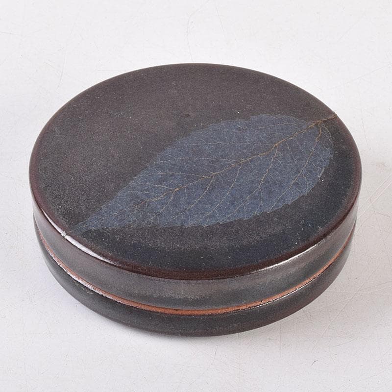 土渕善丕作　天目釉　木葉文　一文字香合　堀内宗完(兼中斎)極め箱　V　R9019