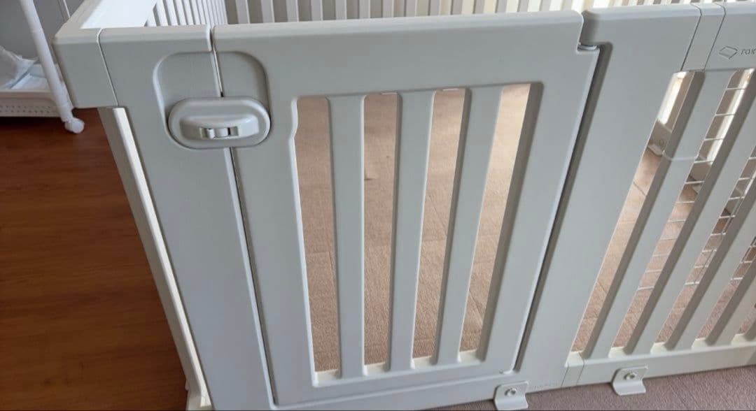 ベビーペットサークル 開閉式ゲート付き　ホワイト　DoriDori