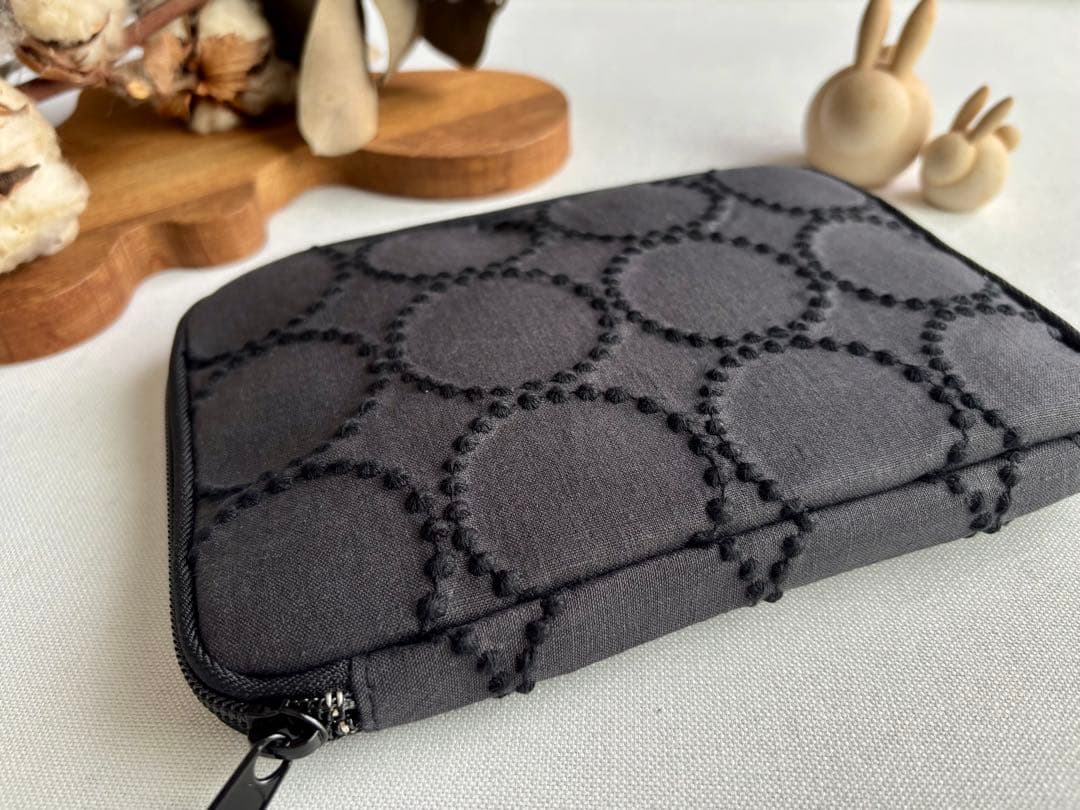 comin【マルチケース／キーポーチ】タンバリン チャコール×ブラック