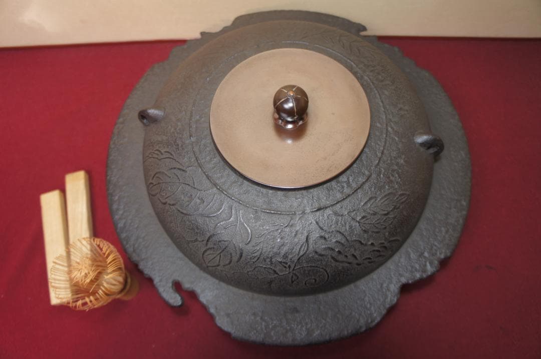 ☆美品 あじろ鉄 焼抜き大型平蜘蛛釜 蔦地紋 透木釜 透木 送料込み
