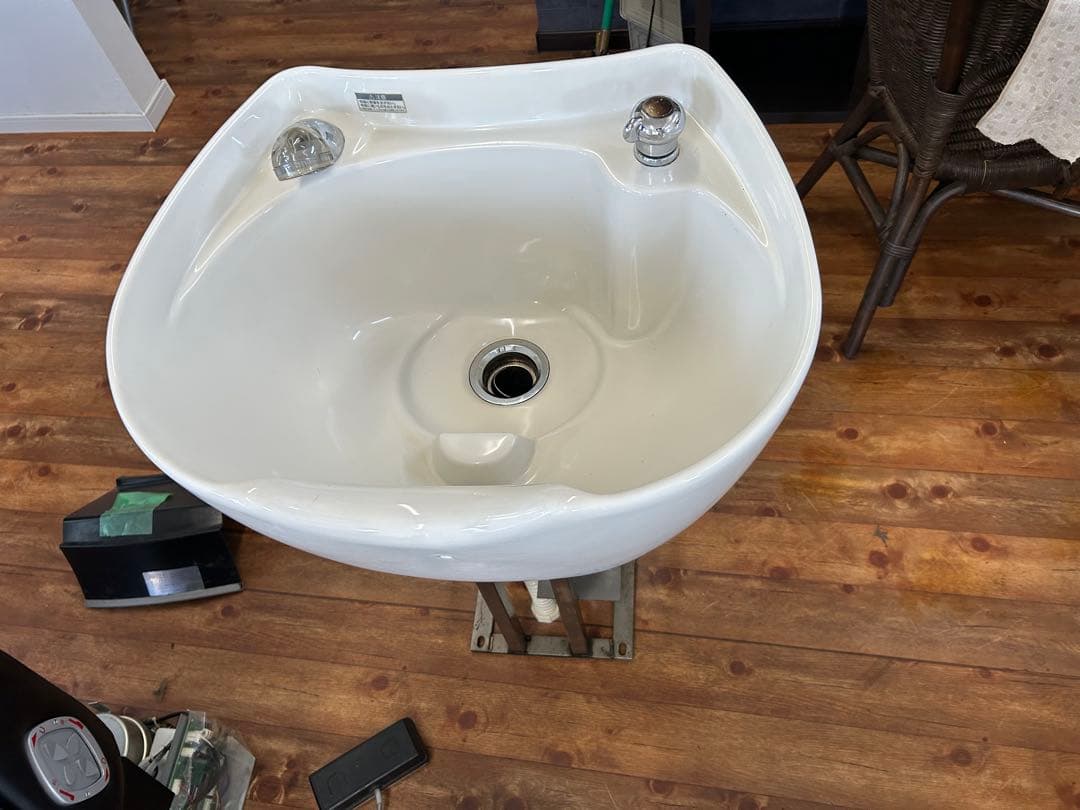 黒 スタイリングチェアとシャンプー台セット