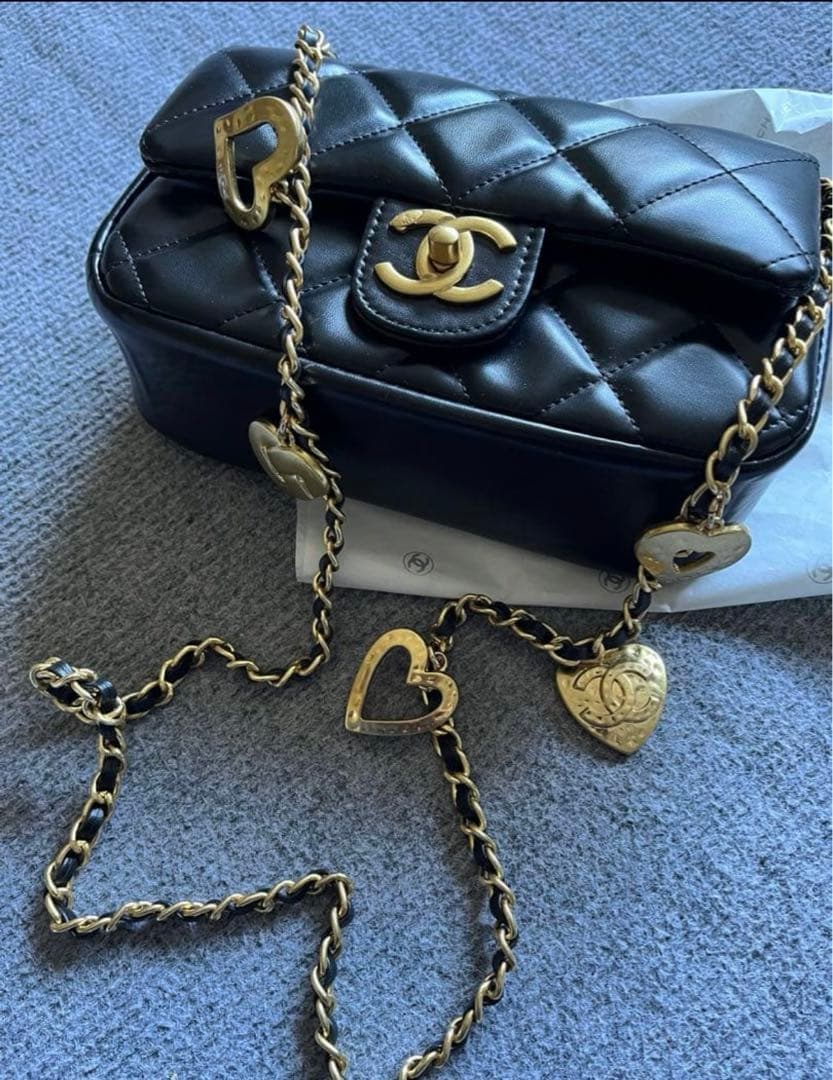 ノベルティ　ショルダーバッグ　ハートチャーム