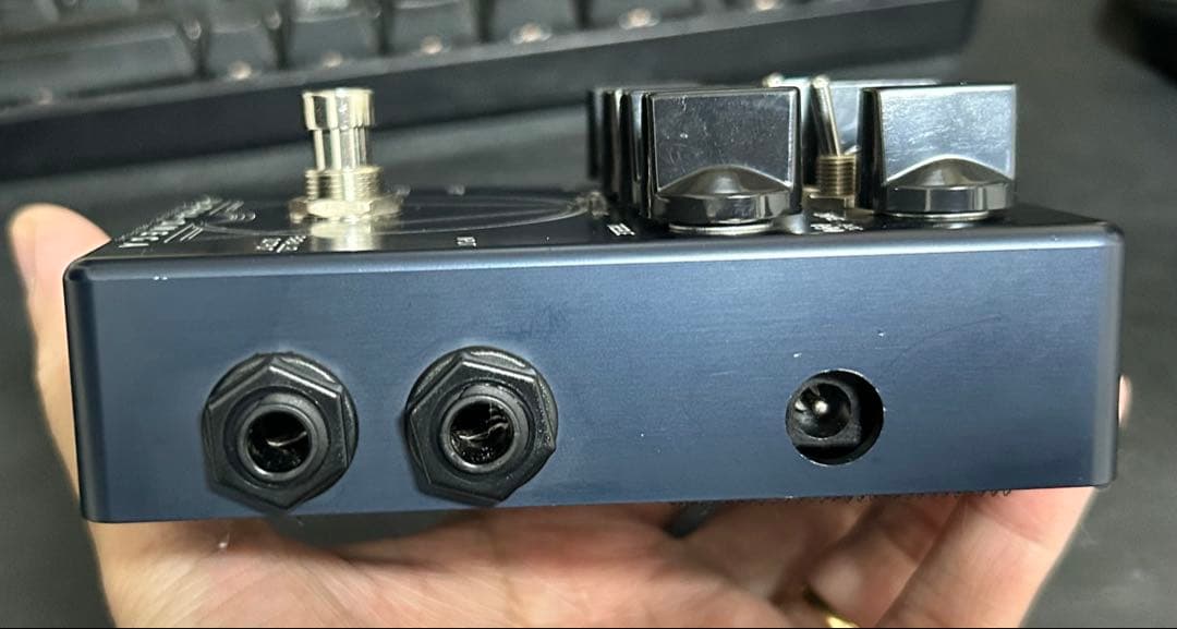Darkglass AlphaOmega bass preamp エフェクター