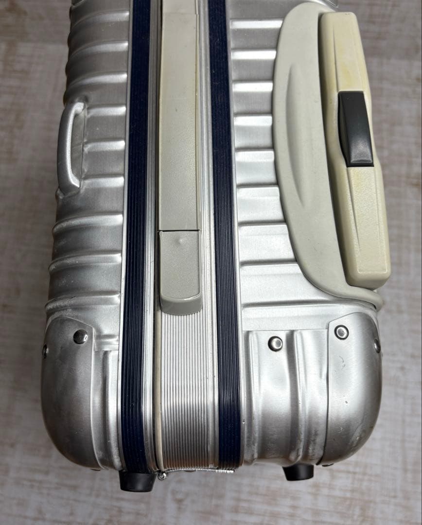 廃盤RIMOWAトパーズ　シルバーインテグラル　32L 2輪　機内持込み