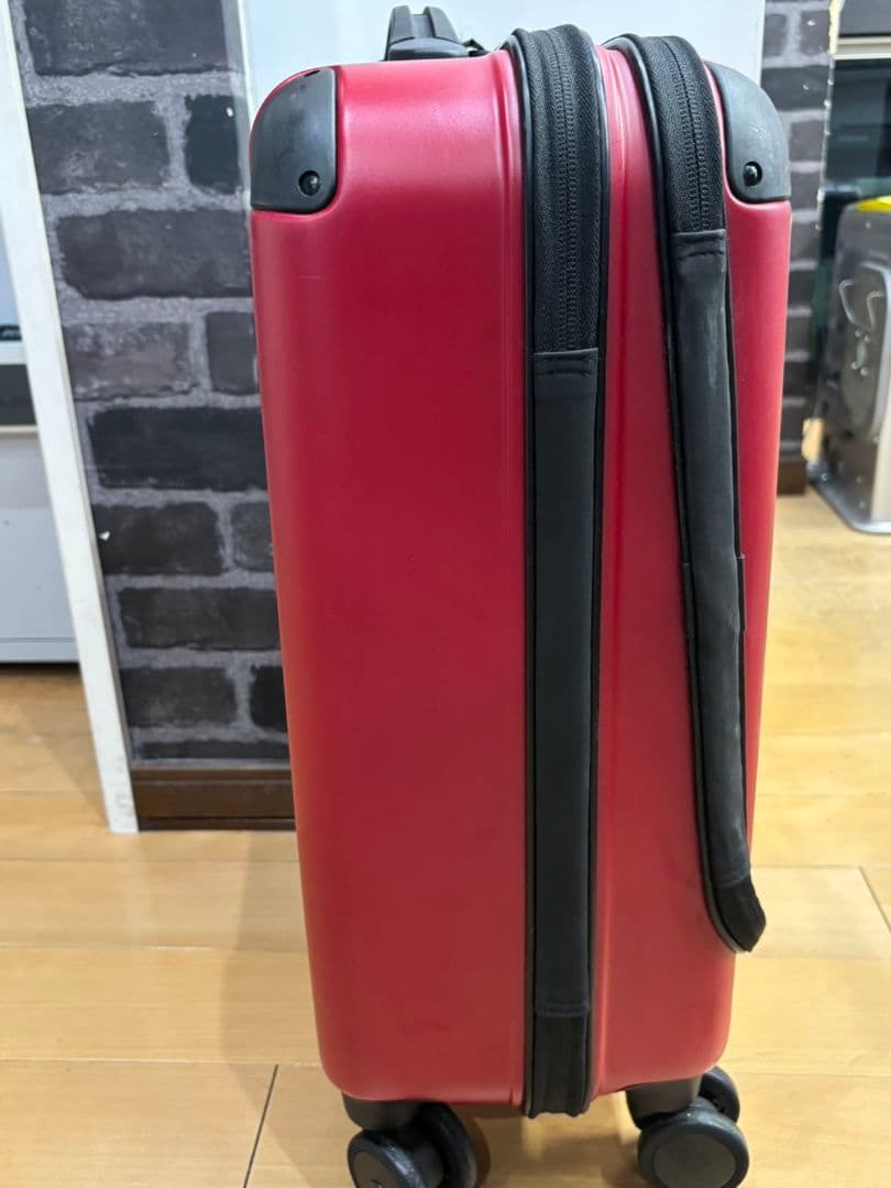 【美品】VICTORINOX キャリーケース　スーツケース　４輪　レッド