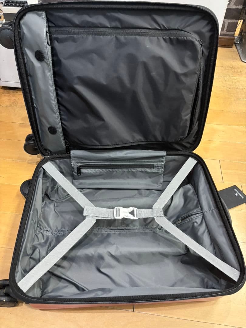 【美品】VICTORINOX キャリーケース　スーツケース　４輪　レッド