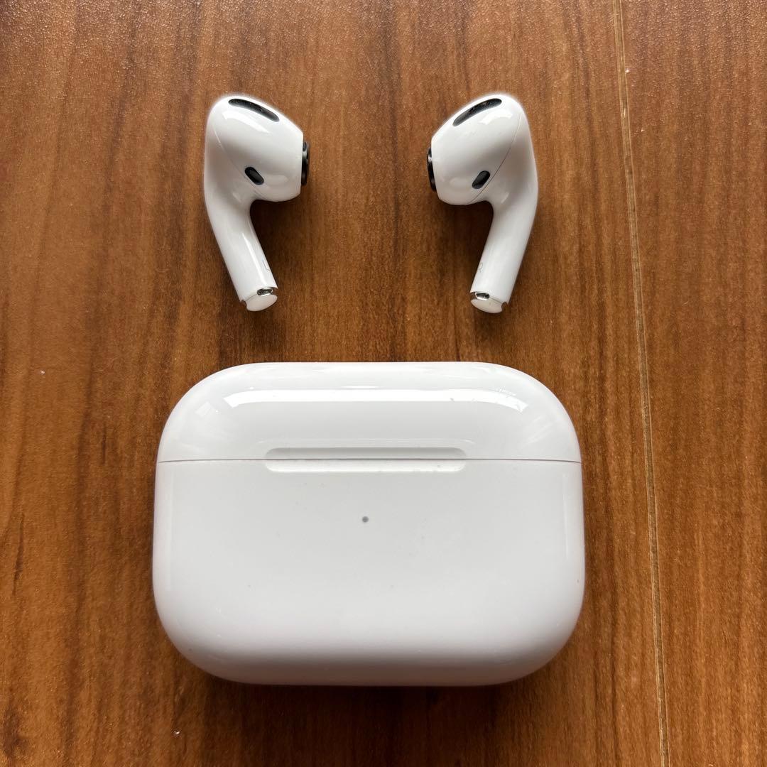AirPods Pro ワイヤレス充電ケース付き(右イヤホンは機能しません)