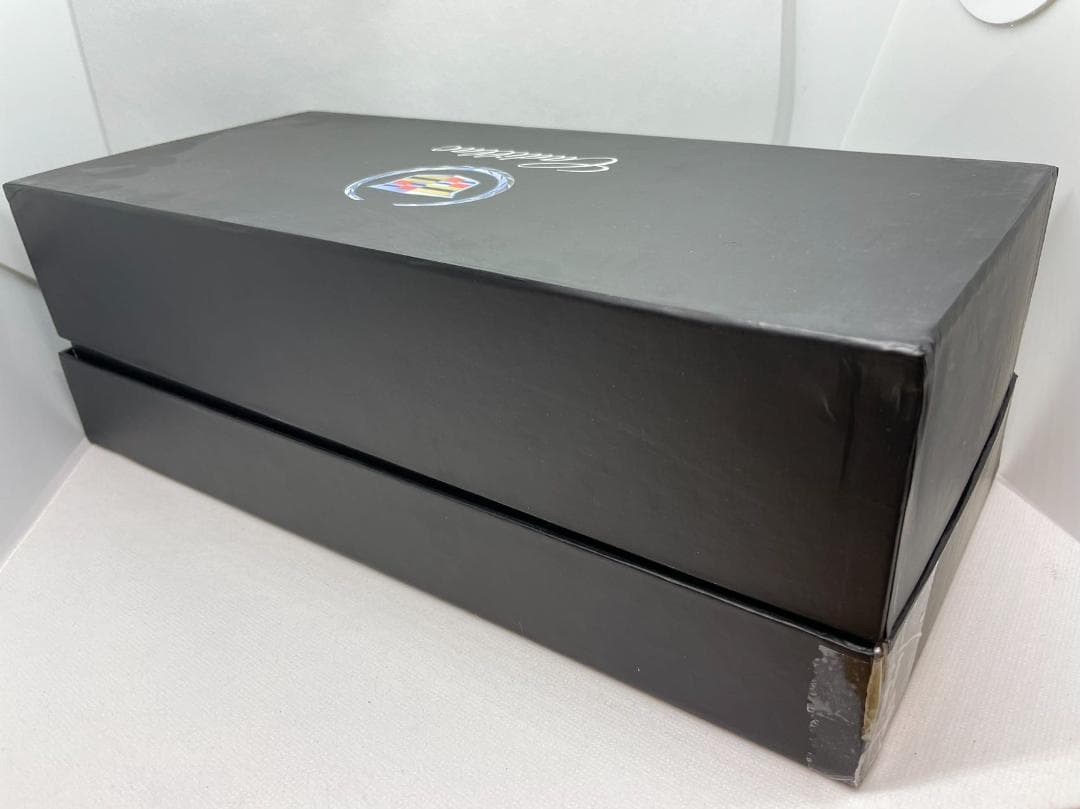 102-005 1/18 キャデラック Cadillac XTS グレー