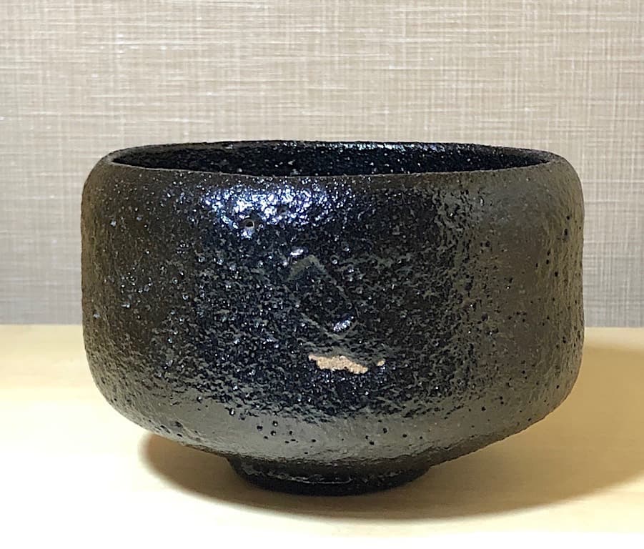 愛媛県　松本博伸作　瀬戸黒　茶碗　在銘　無傷保証　共箱　古物。