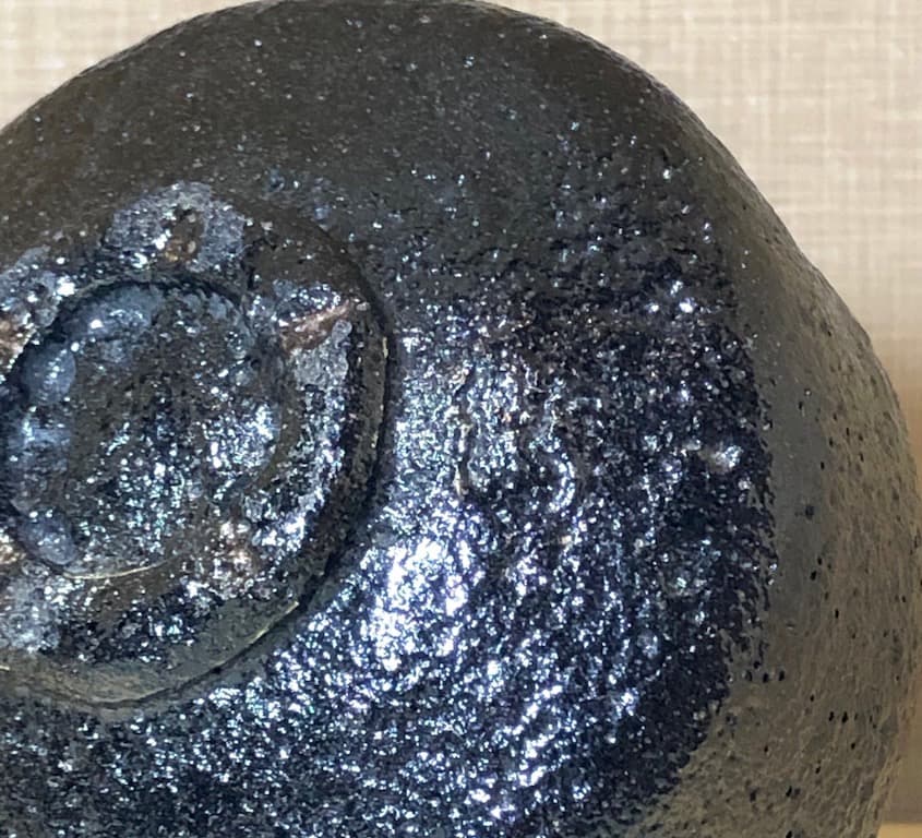 愛媛県　松本博伸作　瀬戸黒　茶碗　在銘　無傷保証　共箱　古物。