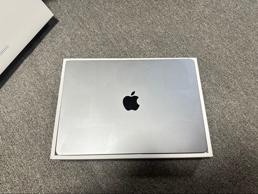 MacBook Air 2022 M2シルバー 本体 充電器付き