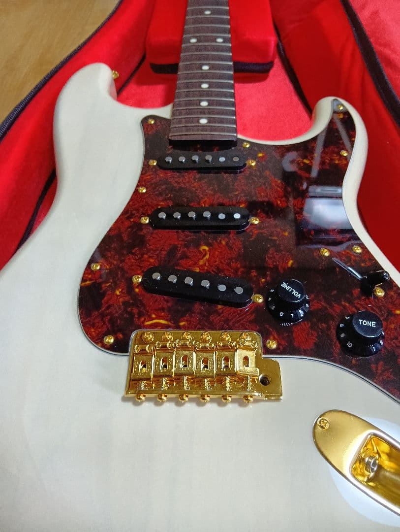 ギター AST-101G -See-Through White / STWR-