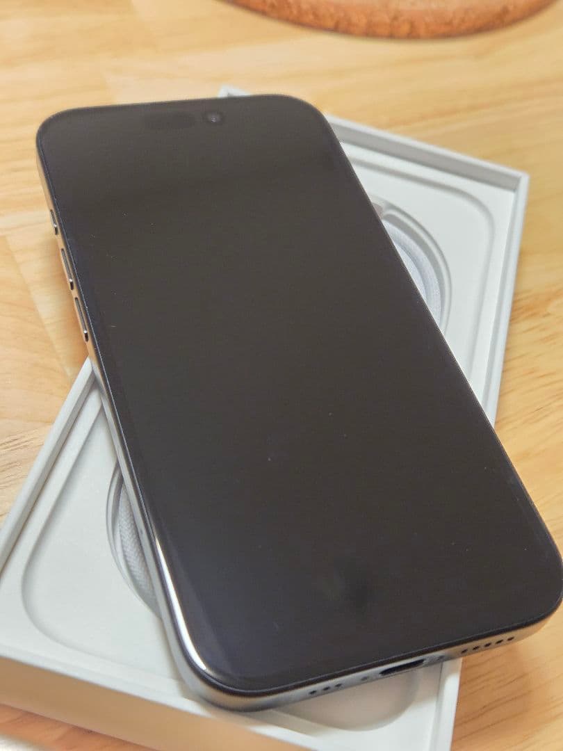 Apple iPhone 16 ブラック 本体 128GB　値下げ