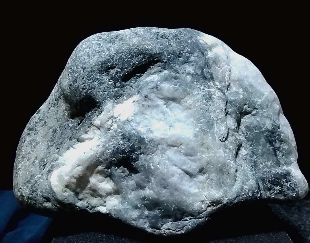 ★翡翠原石★糸魚川硬玉【小滝・川ズレ・ウブ2.7kg】