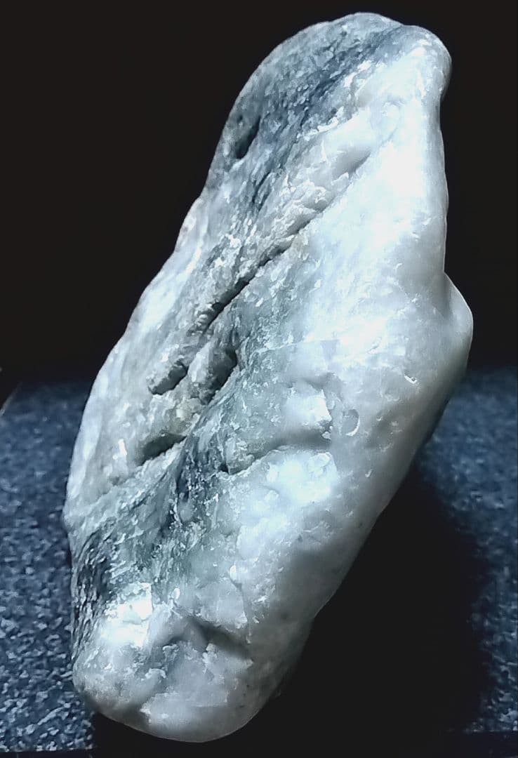 ★翡翠原石★糸魚川硬玉【小滝・川ズレ・ウブ2.7kg】