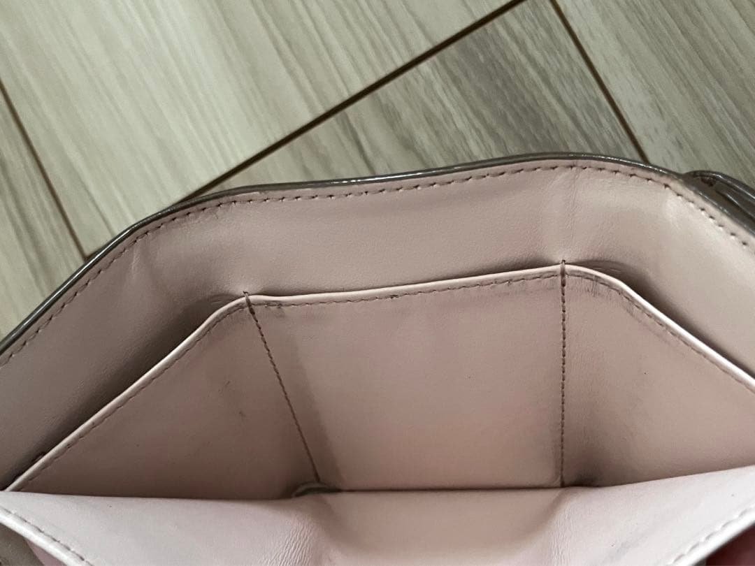 PRADA ベージュ 三つ折り財布