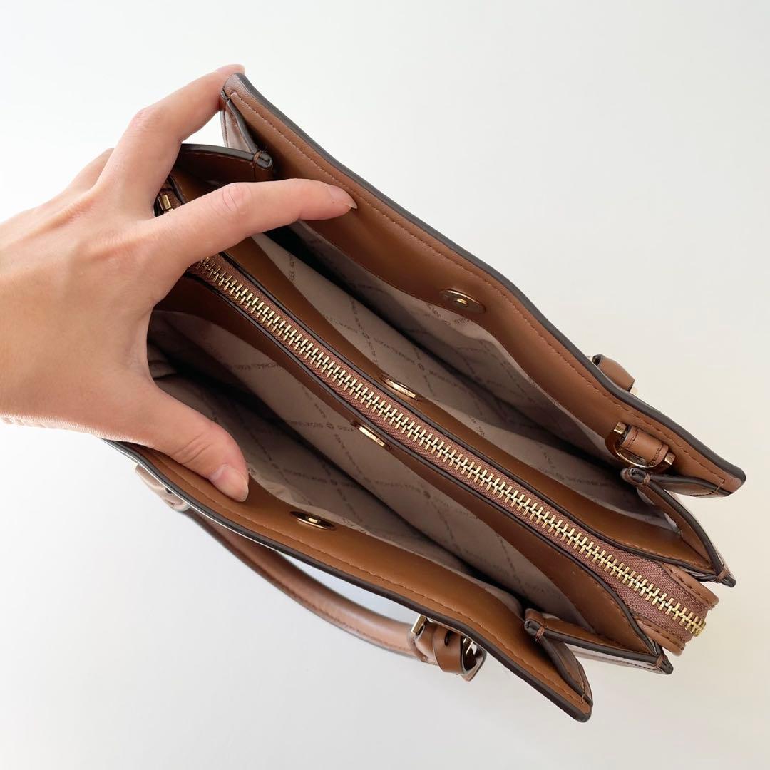 【極美品】MICHAEL KORS ハンドバッグ SHEILA サッチェル