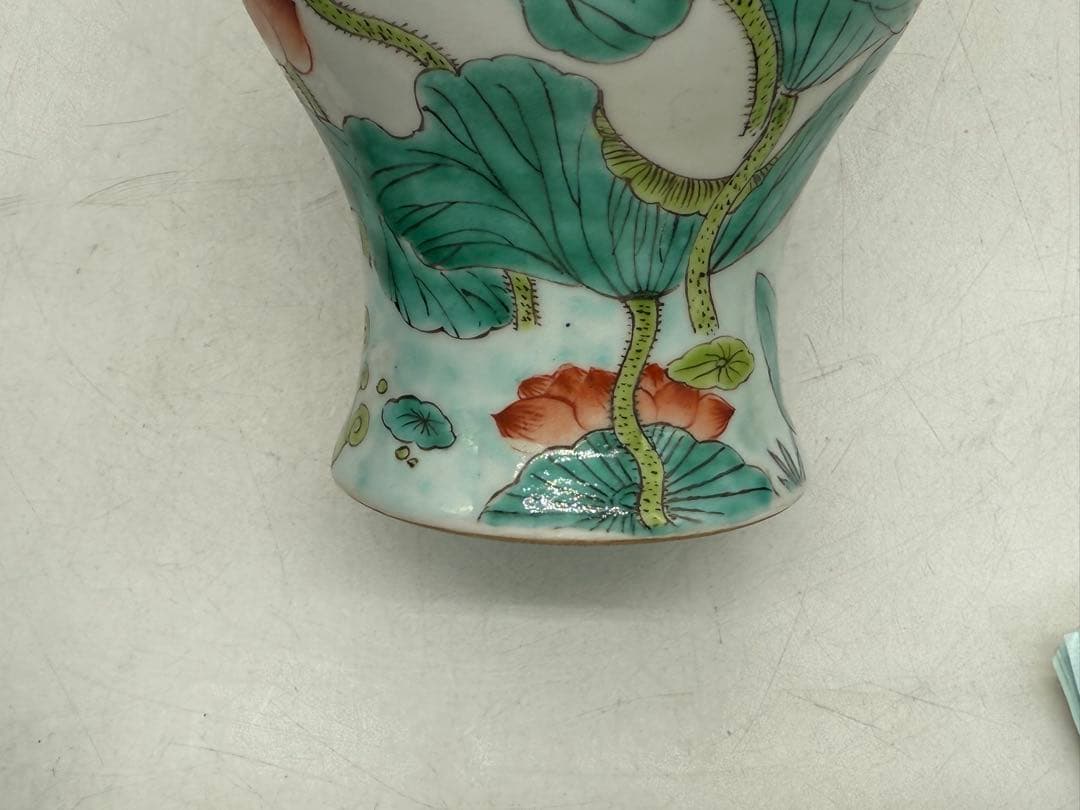 中国　色絵瓶　蓮　康熙年製銘　送料込み251127