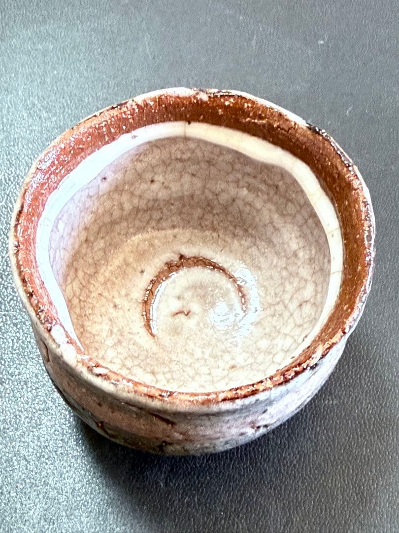 小山厚子　灰釉ぐい呑　共箱、布、栞