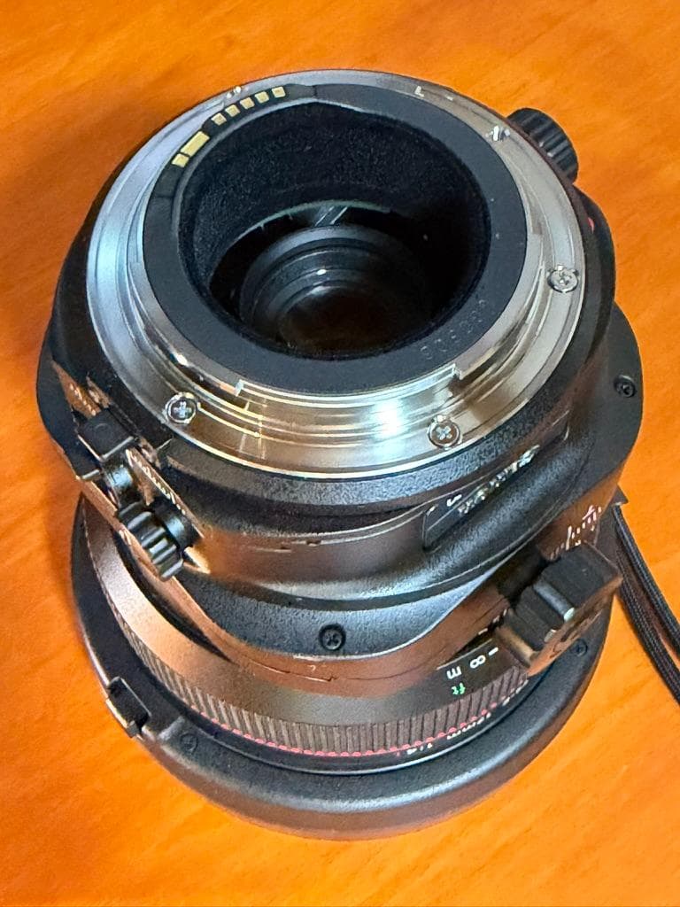 CANON TS-E17mm F4L 単焦点シフトレンズ