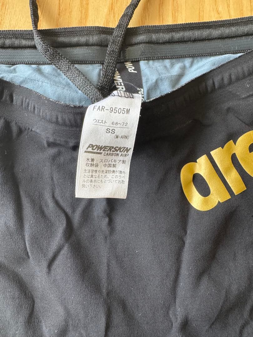 競泳用水着　arena カーボン