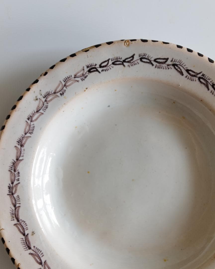 ムスティエ 不思議な柄の絵皿