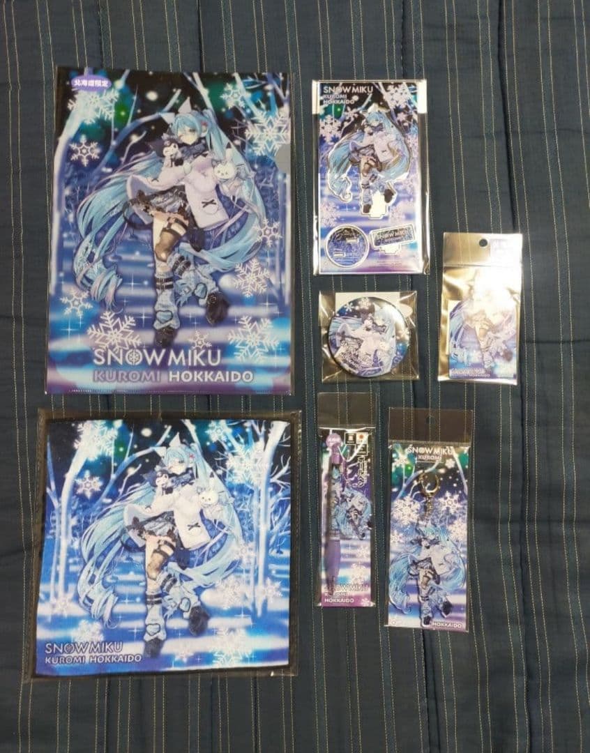 ③　2026年 雪ミク×クロミ　チェック柄　 7点セット