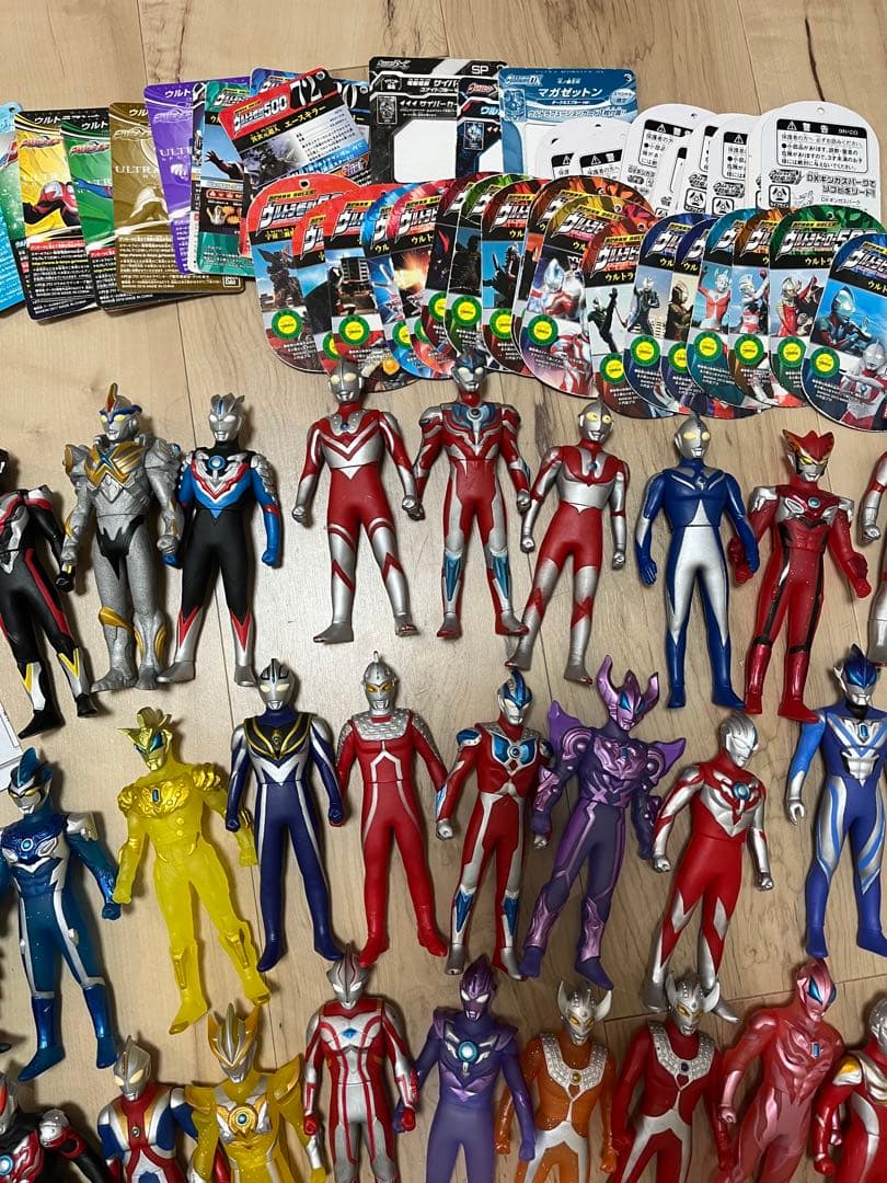 ウルトラマンフィギュアセット ソフビ人形 ソフビ45体 カード付き