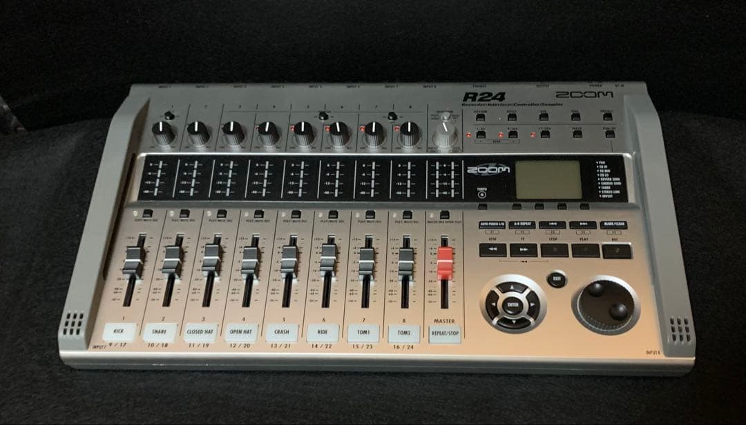 ZOOM R24 マルチトラックレコーダー