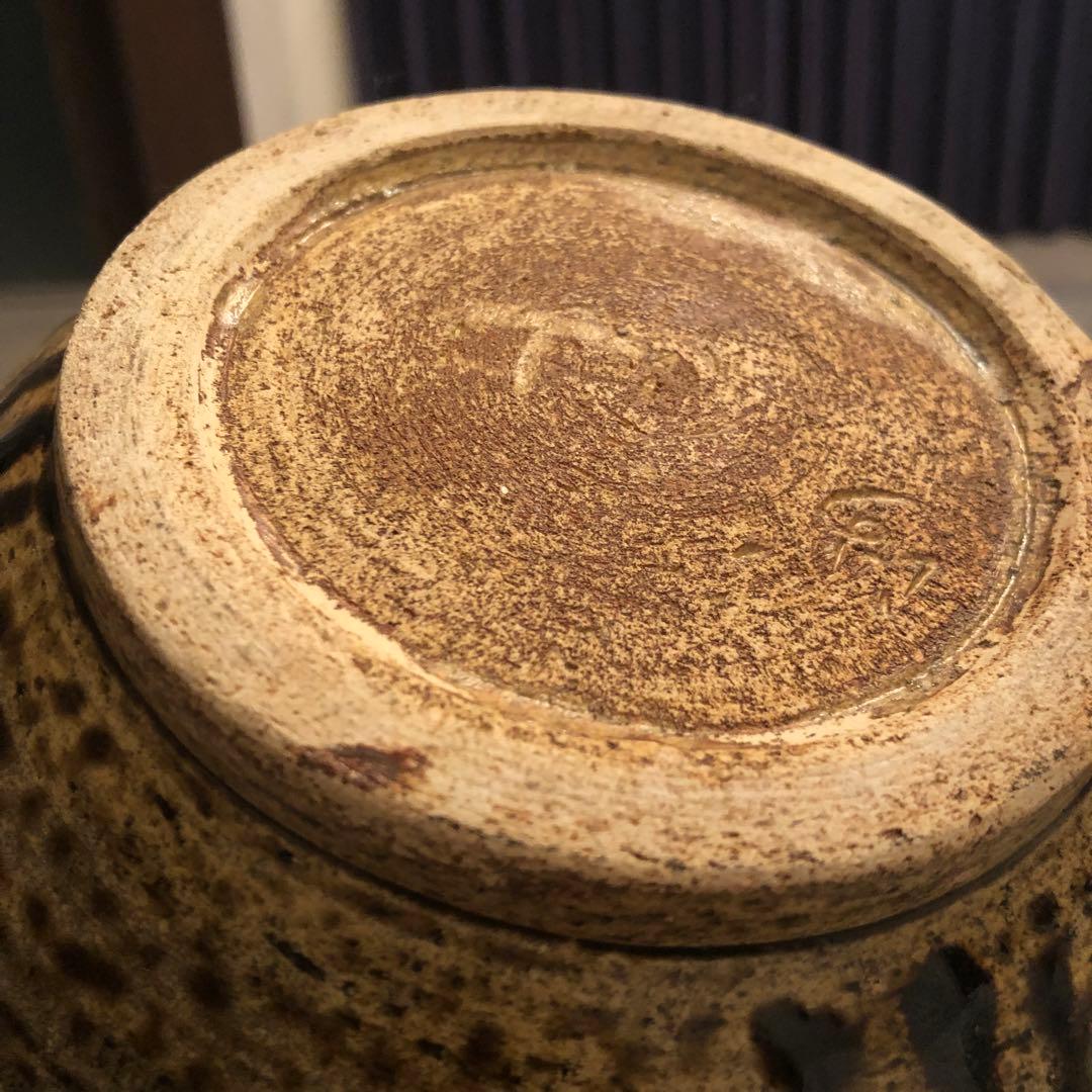 究極の古美術◼️蔵から黒飴のような美しい雰囲気の良い飴色の花瓶、壺が出てきました。