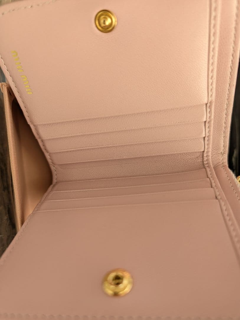 Miu Miu ピンク レザー 二つ折り財布