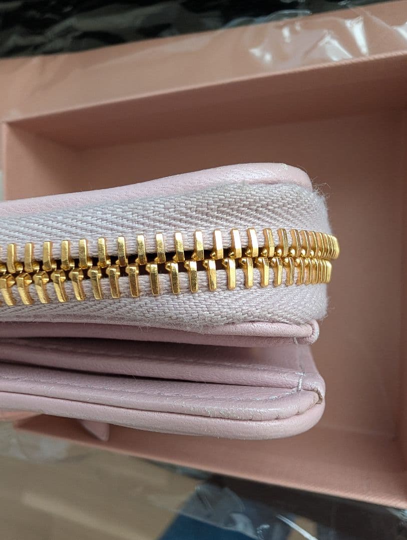 Miu Miu ピンク レザー 二つ折り財布