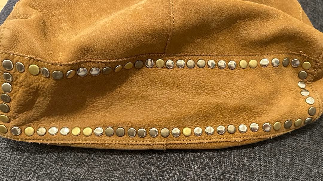 TRES スタッズ付きブラウントートバッグ