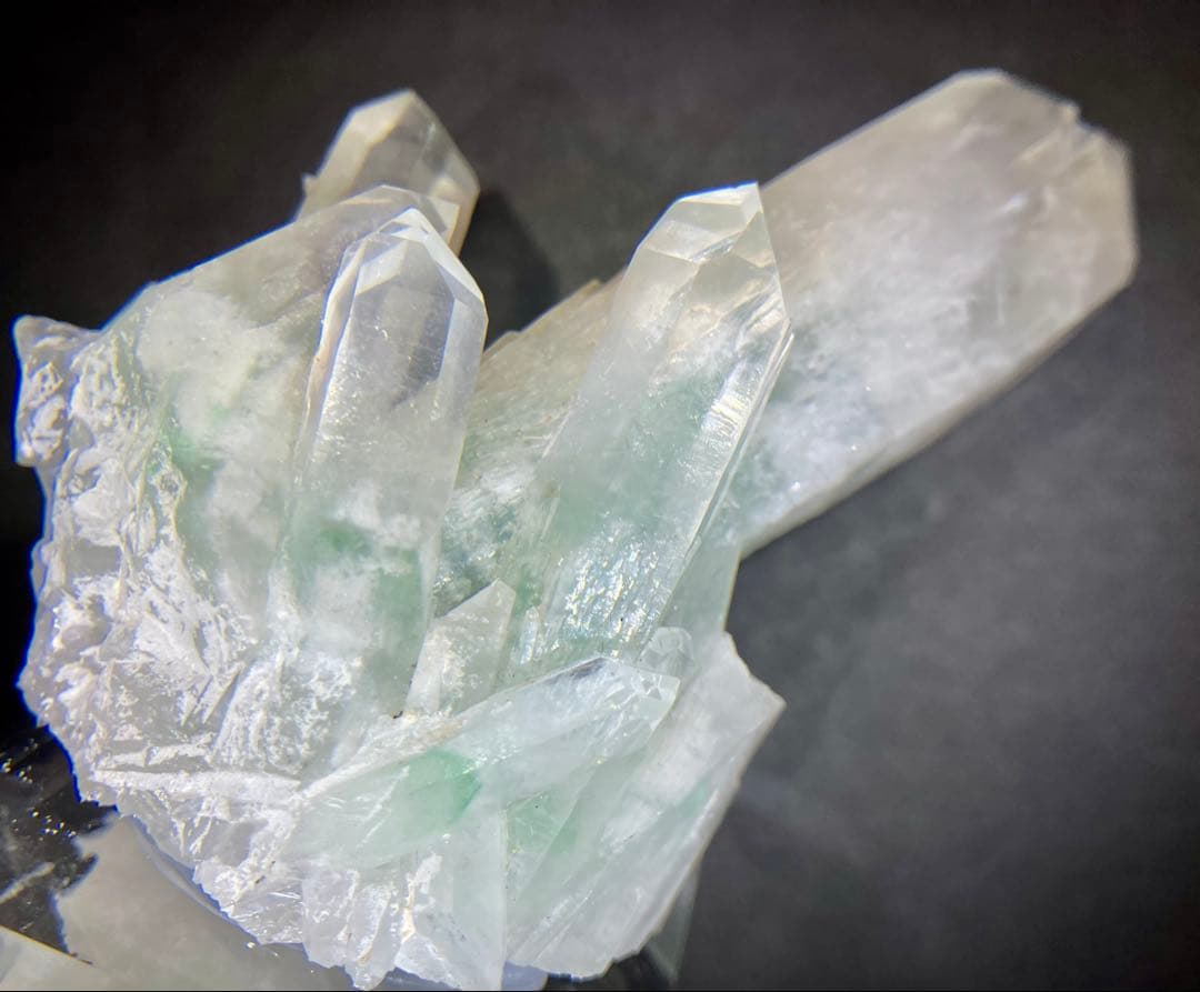 フックサイトinクォーツ　グリーンファントムクォーツ　天然石　水晶　原石