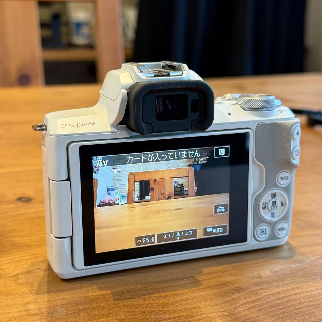 【美品】Canon キャノンEOS Kiss M2 ダブルズームキット　ホワイト