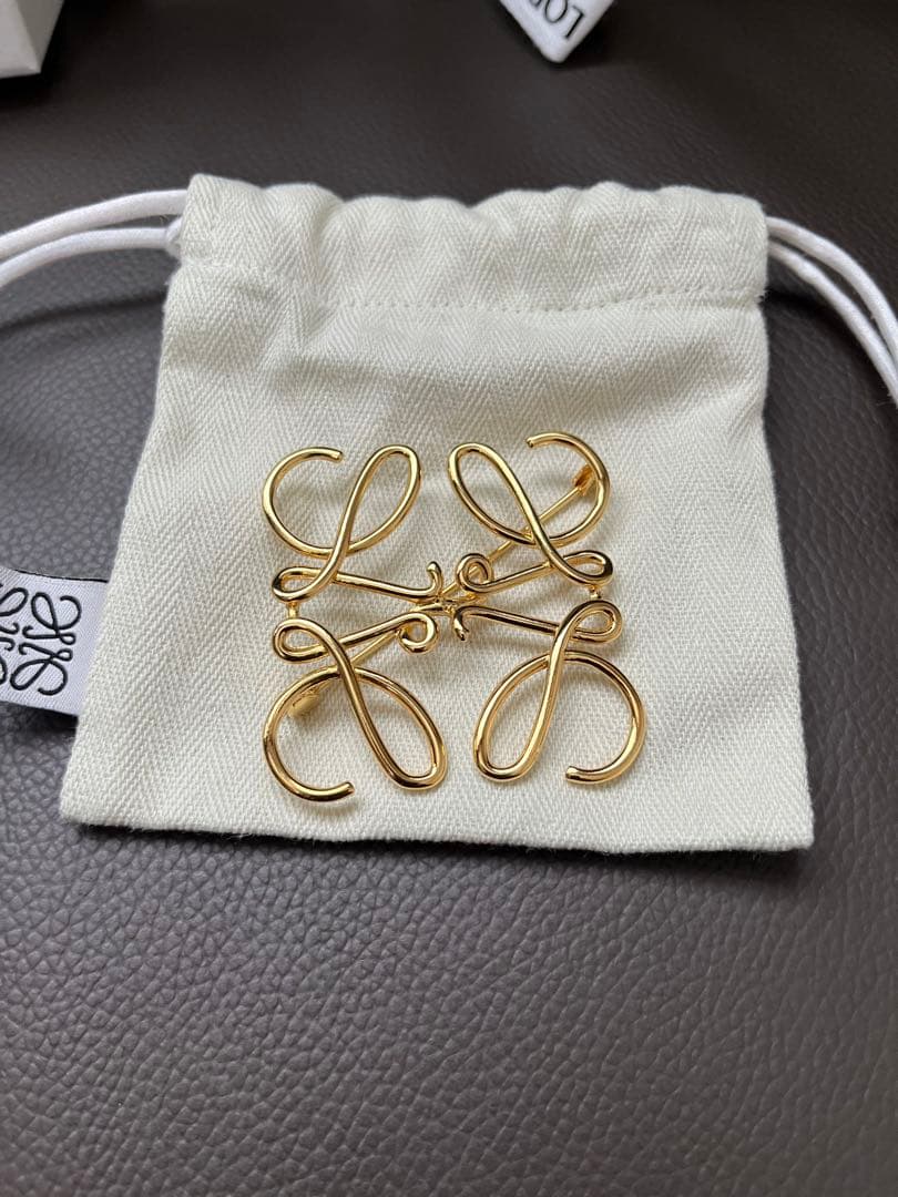 LOEWE ロエベ　アナグラムブローチ　ゴールド