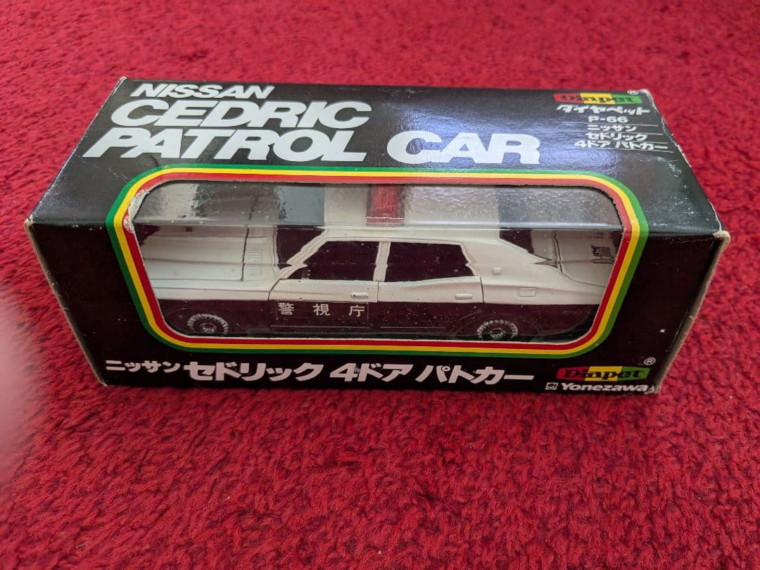 ニッサンセドリック4ドアパトカー