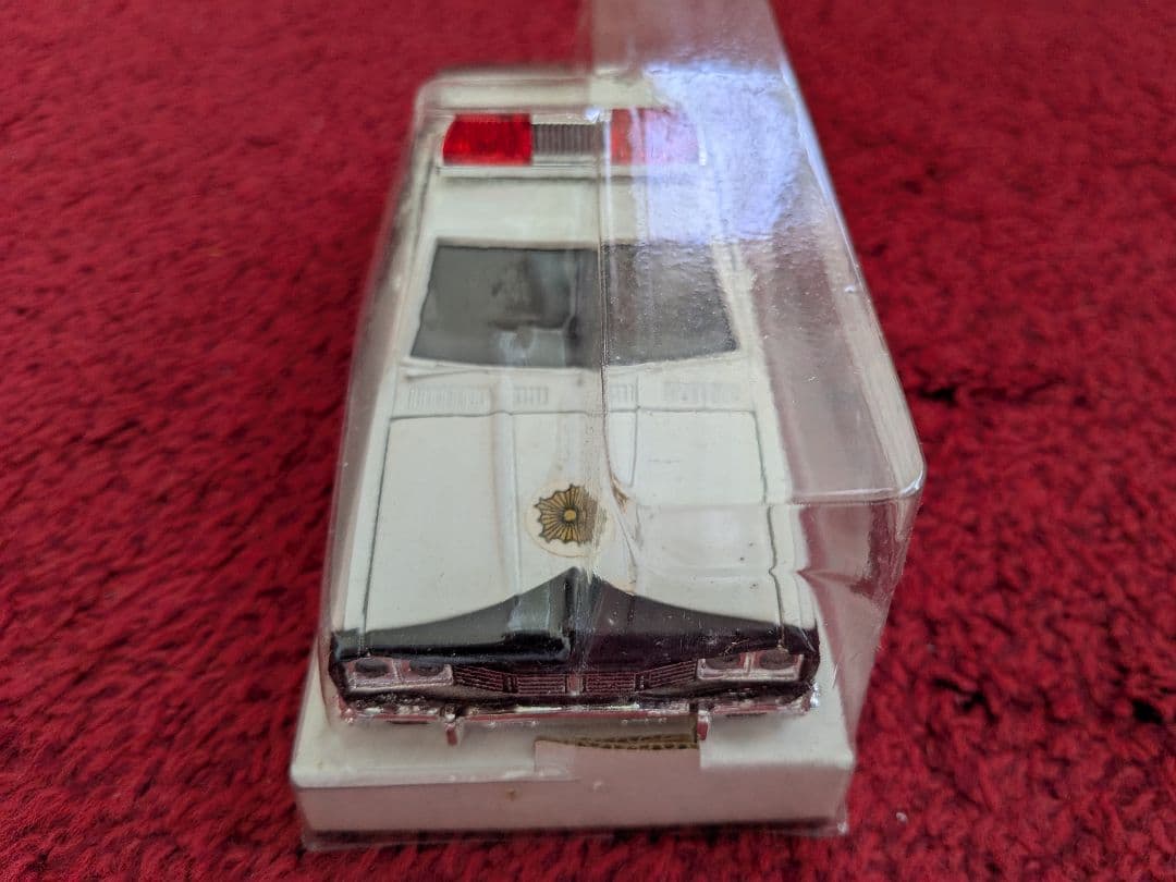 ニッサンセドリック4ドアパトカー