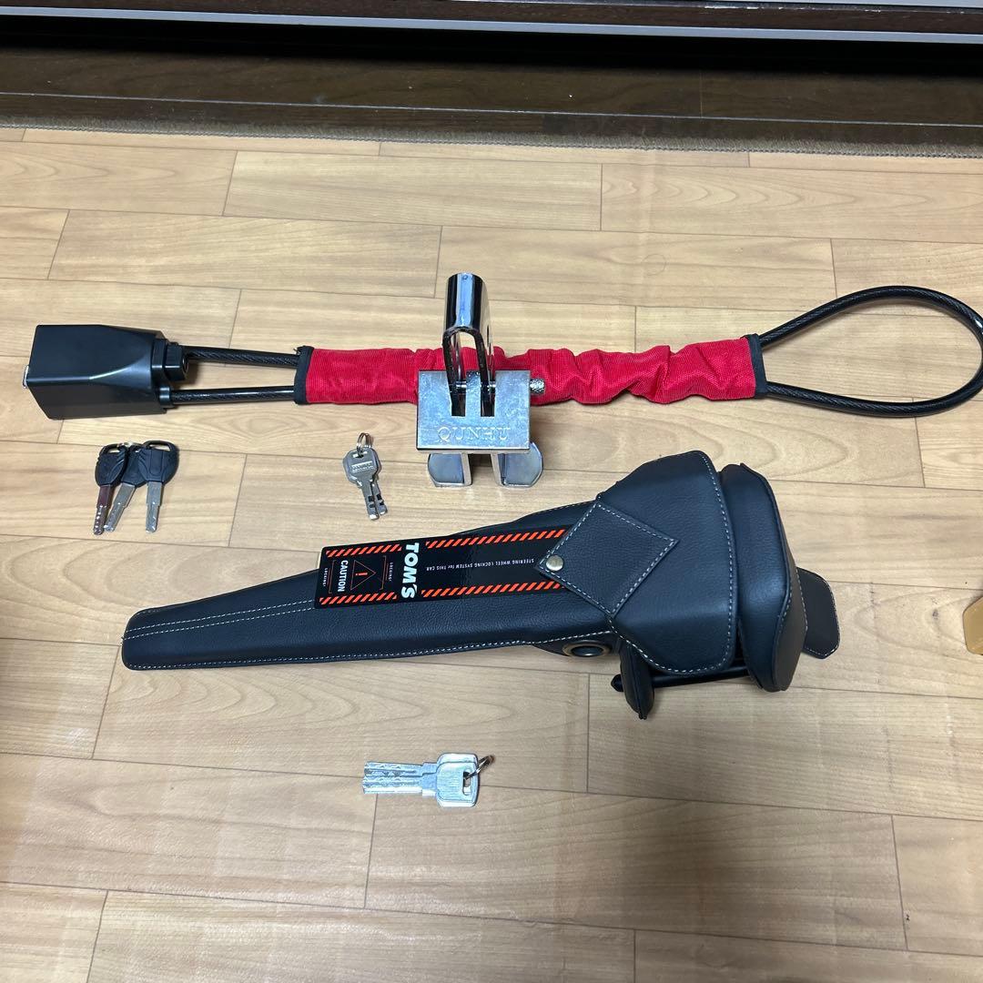 TOMS ステアリングロック