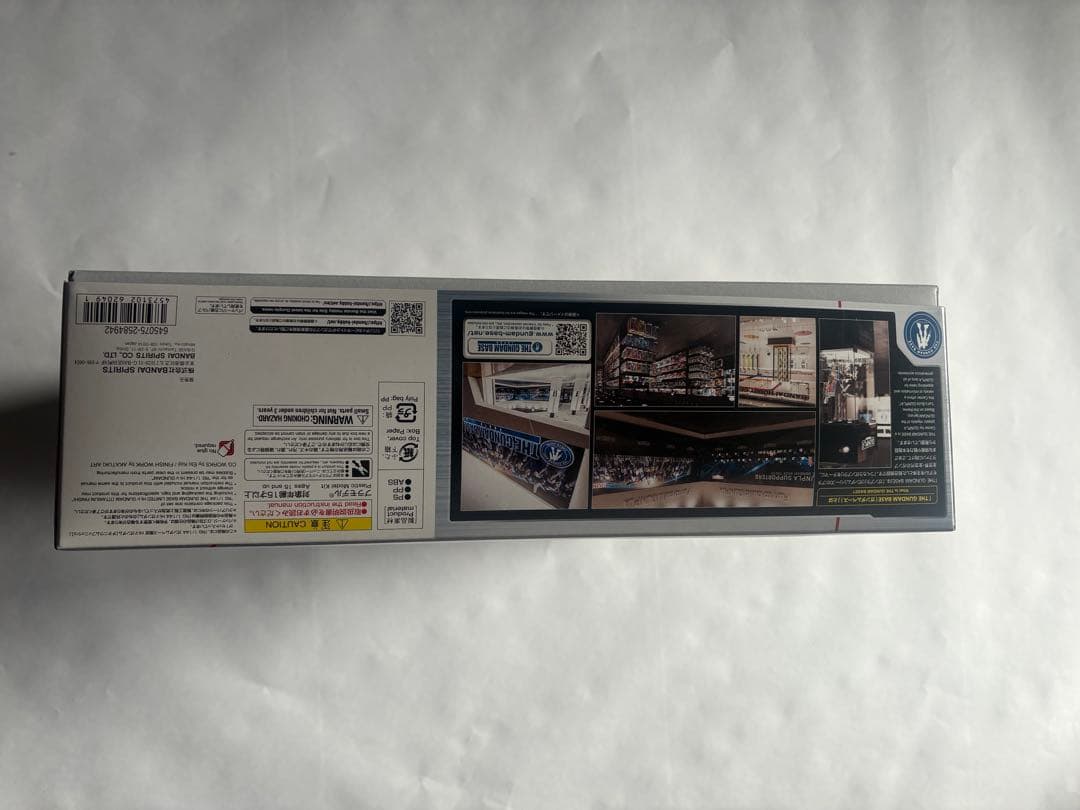 BANDAI Hi-νガンダム (Titanium Finish)