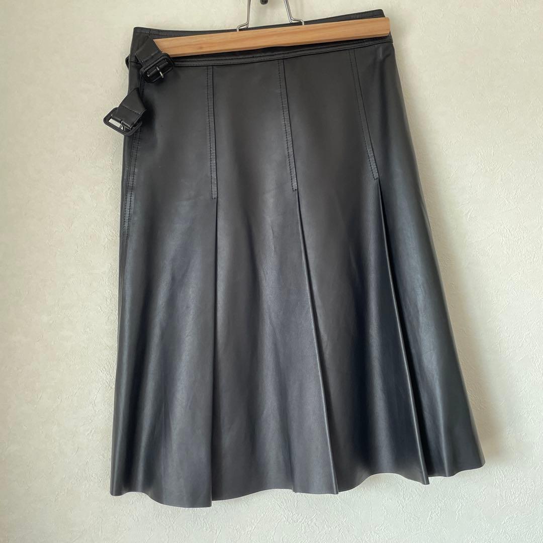 Burberry ブラックレザー プリーツスカート　羊革