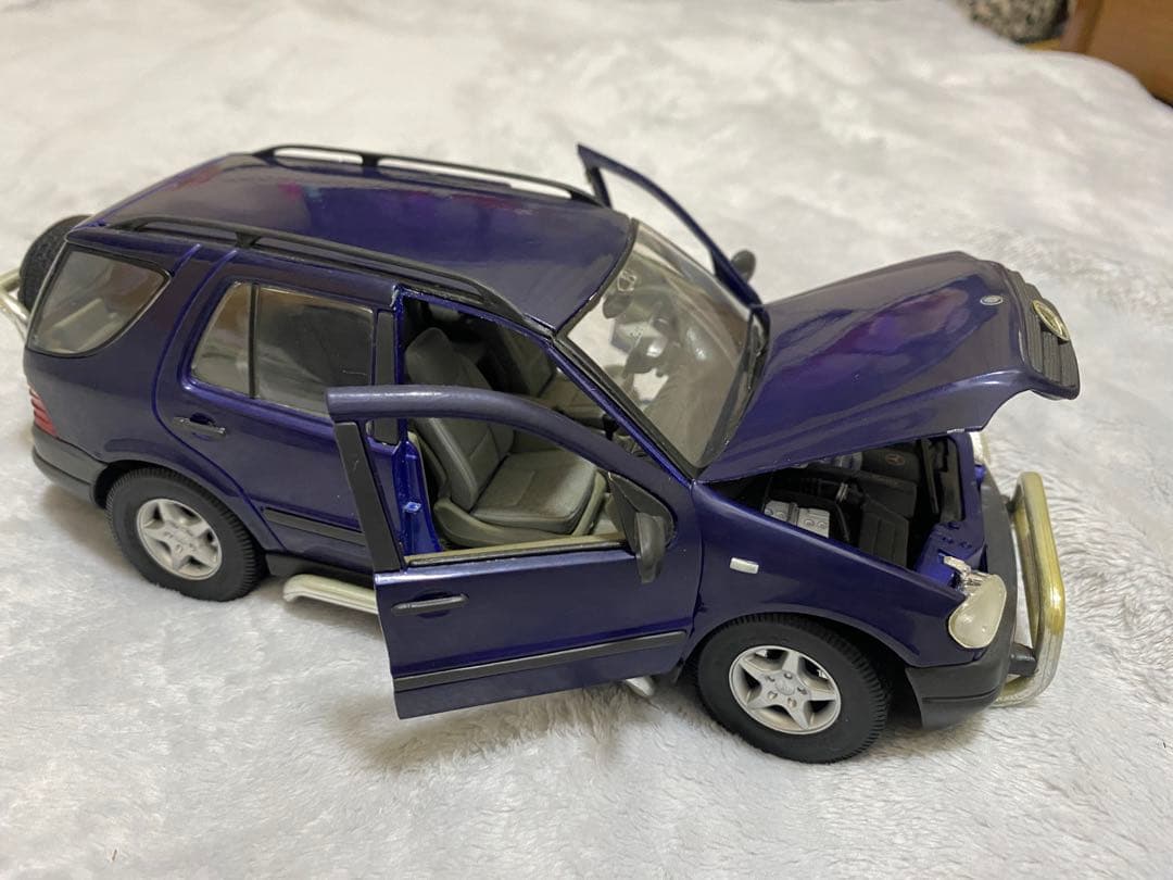 ミニカー Maisto Mercedes-Benz ML320 1/18