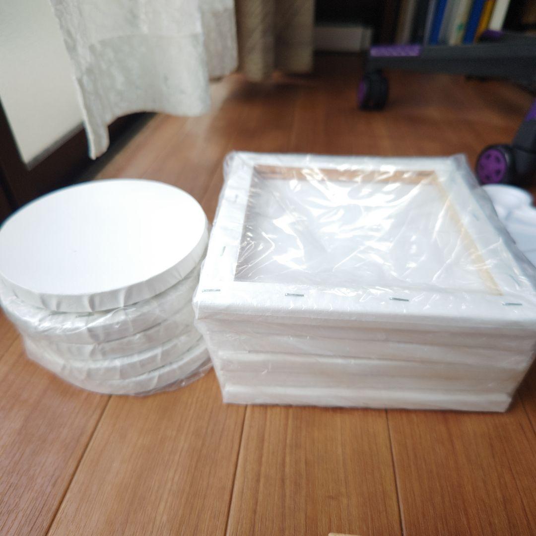 油絵具36色セットと木製イーゼルセット未使用