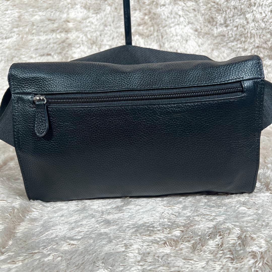 イアパピヨネ ワイドテープショルダーバッグ ブラック ホワイトストーン