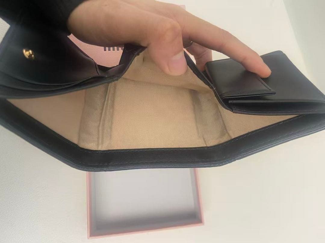美品✨送料込み MIU MIU ブラック マテラッセ 三つ折り財布　サイフ