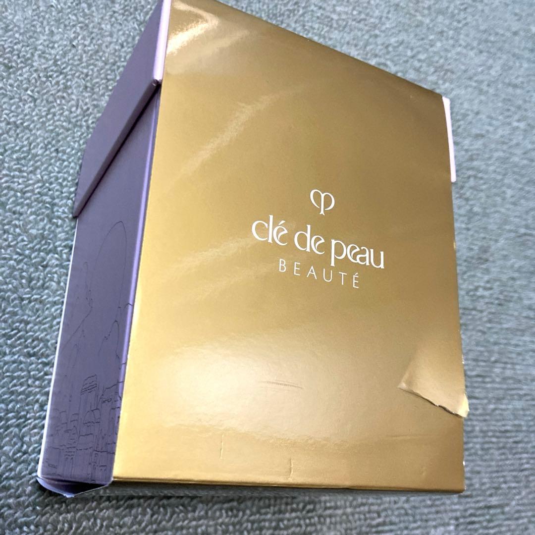 激レア　大人気クレドポーボーテ ホリデー 2024 ノベルティ スノードーム